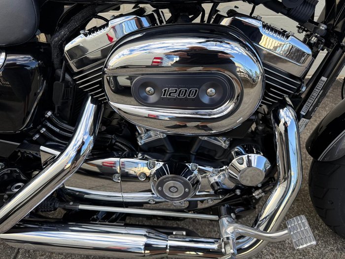 2014 Harley-Davidson 1200 Custom (XL1200C) Sportster