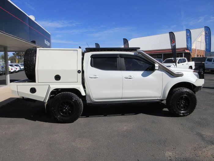 2017 Nissan Navara ST-X