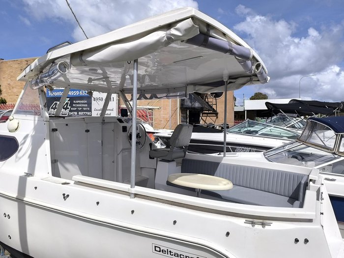 2015 DELTACRAFT Half Cabin Cruiser
