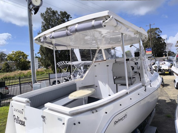 2015 DELTACRAFT Half Cabin Cruiser