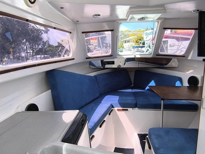 2015 DELTACRAFT Half Cabin Cruiser