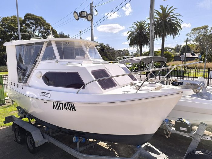 2015 DELTACRAFT Half Cabin Cruiser