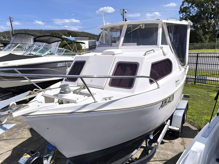 2015 DELTACRAFT Half Cabin Cruiser