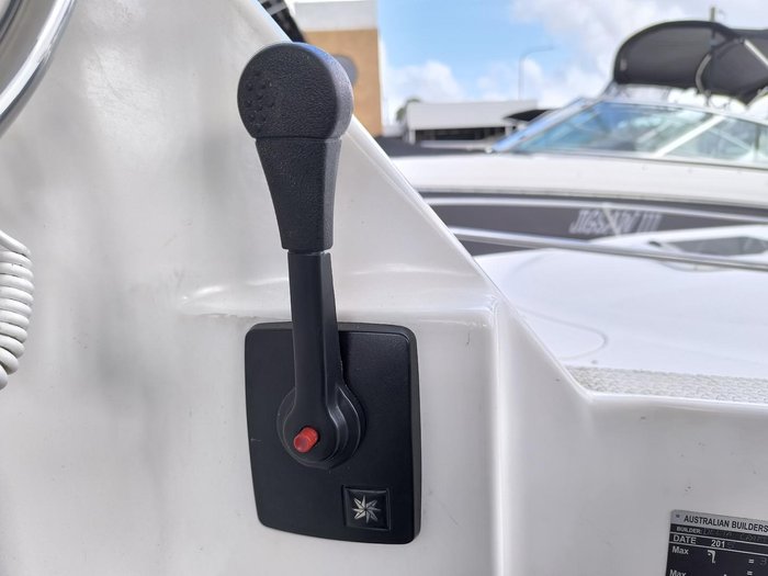 2015 DELTACRAFT Half Cabin Cruiser
