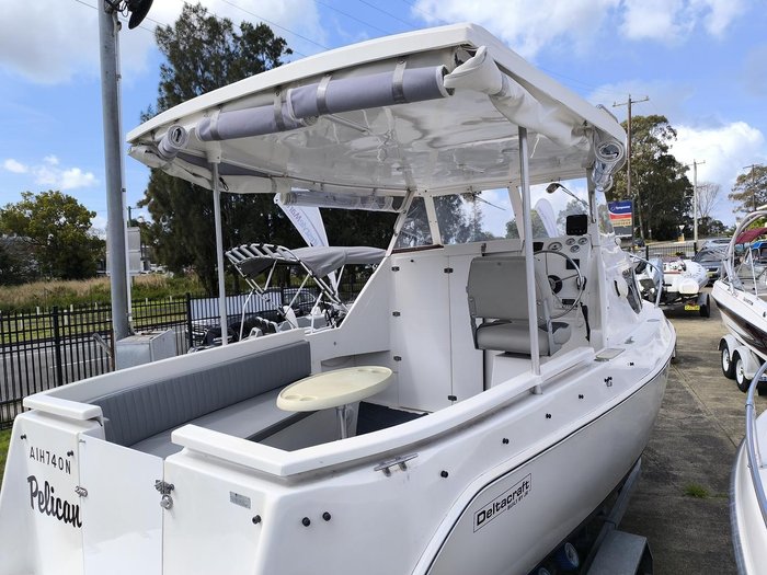 2015 DELTACRAFT Half Cabin Cruiser