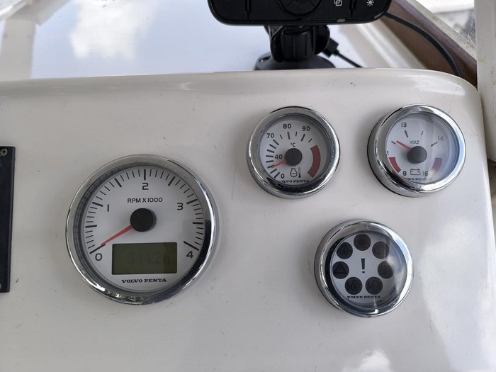 2015 DELTACRAFT Half Cabin Cruiser