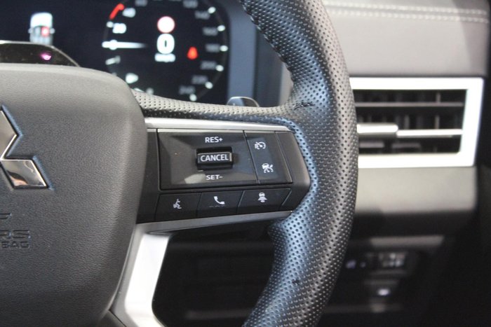 2025 Mitsubishi Outlander LS