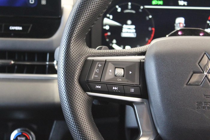 2025 Mitsubishi Outlander LS