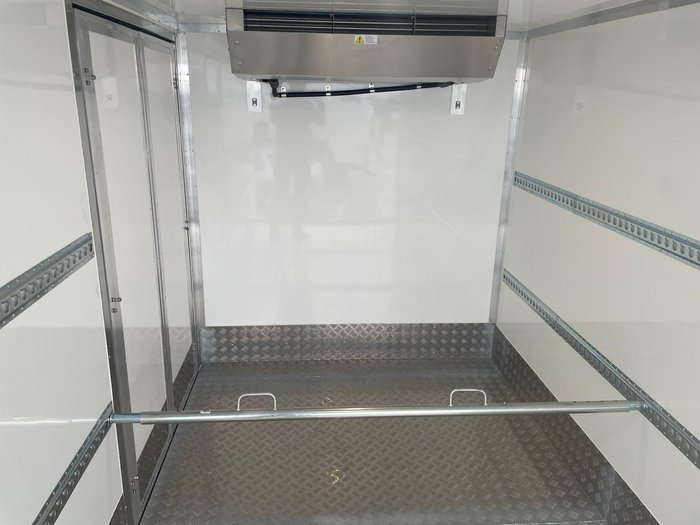 2025 Fuso Canter 515 White