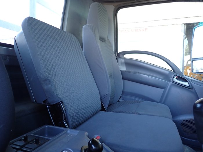 2017 ISUZU FRR 107-210 WHITE