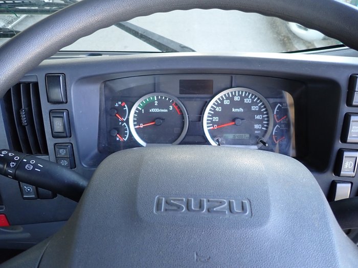 2017 ISUZU FRR 107-210 WHITE