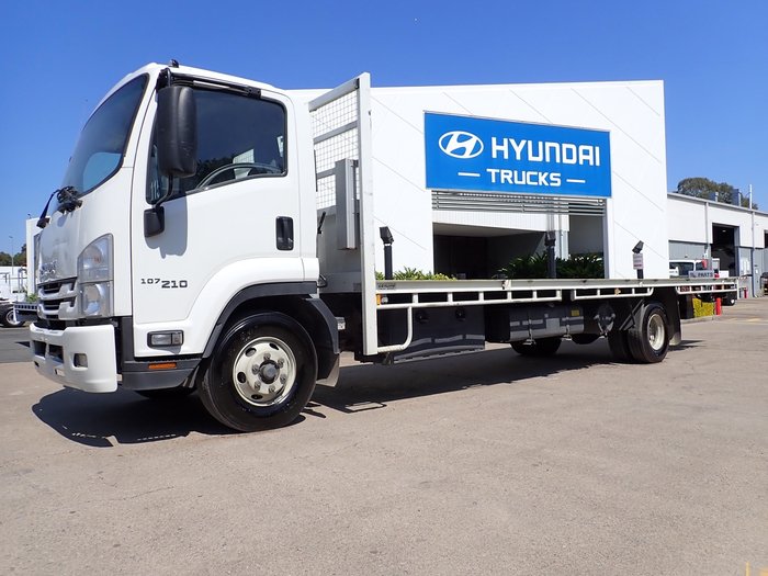 2017 ISUZU FRR 107-210 WHITE