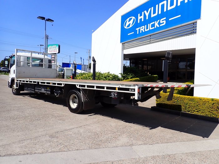 2017 ISUZU FRR 107-210 WHITE