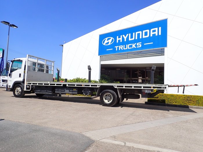 2017 ISUZU FRR 107-210 WHITE