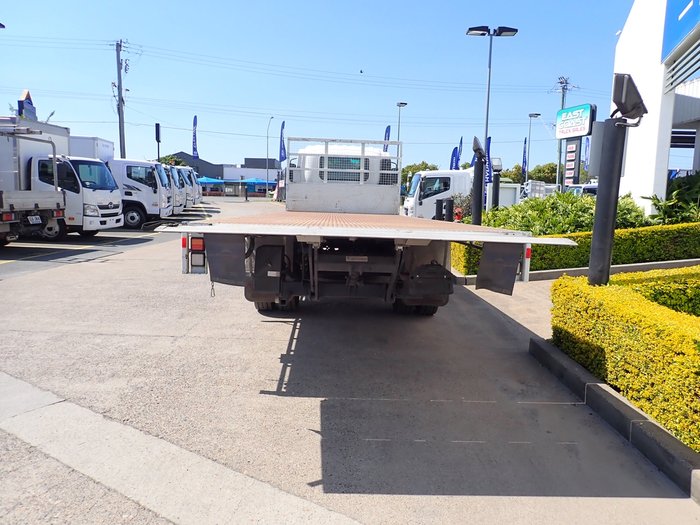 2017 ISUZU FRR 107-210 WHITE
