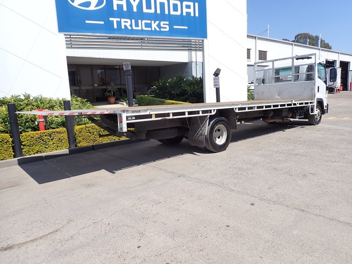 2017 ISUZU FRR 107-210 WHITE