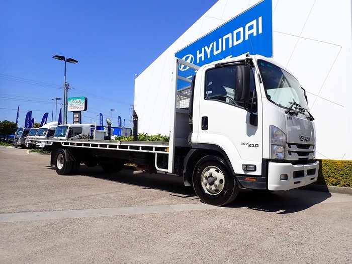 2017 ISUZU FRR 107-210 WHITE
