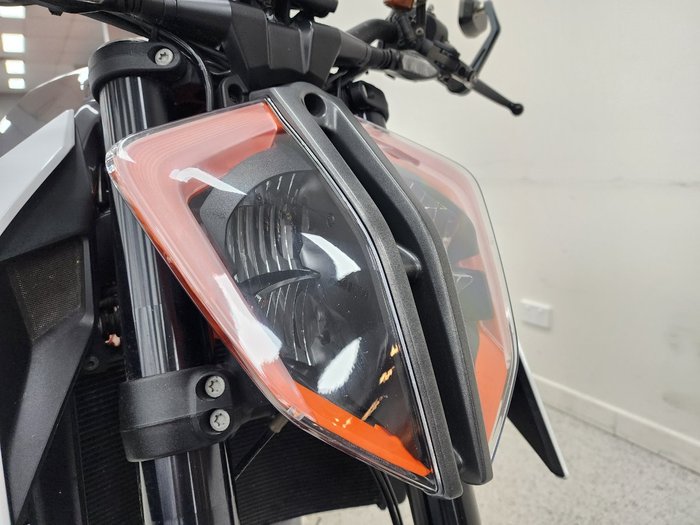 2018 Ktm 1290 SUPER DUKE R White
