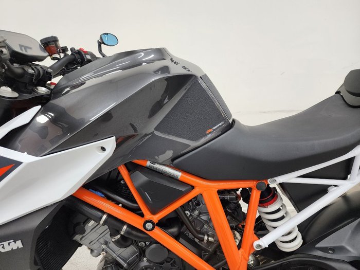 2018 Ktm 1290 SUPER DUKE R White