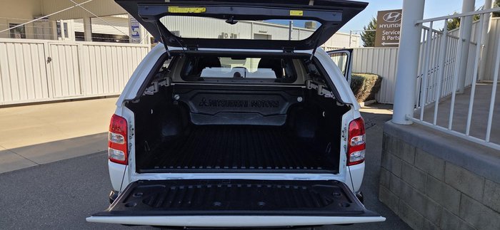 2017 Mitsubishi Triton GLS MQ MY17 4X4 Dual Range White