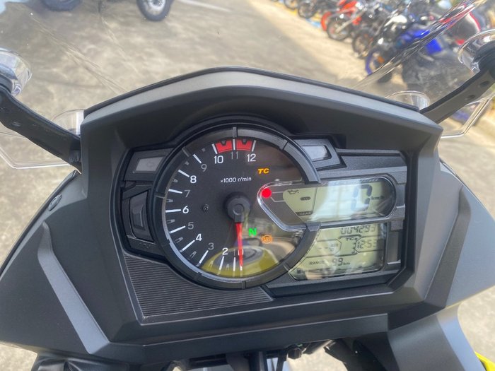 2024 Suzuki V-STROM 650XT (DL650XA) Yellow