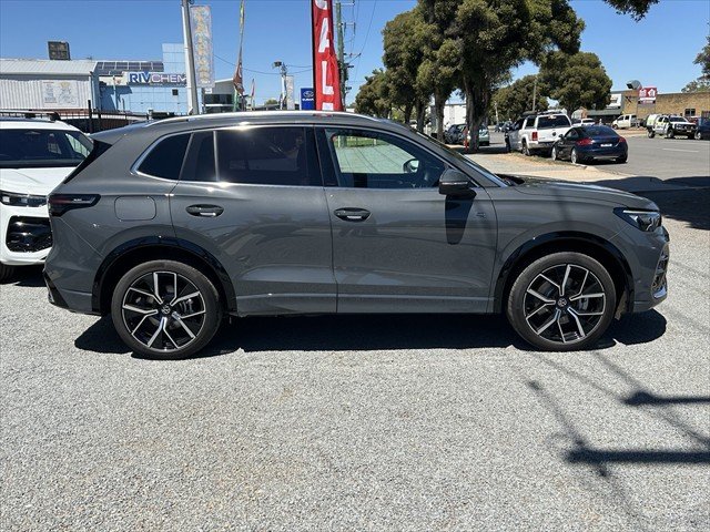 2025 Volkswagen TIGUAN R-LINE