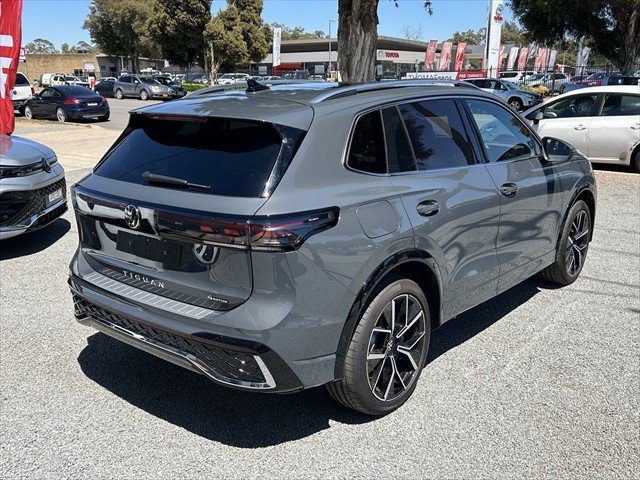 2025 Volkswagen TIGUAN R-LINE