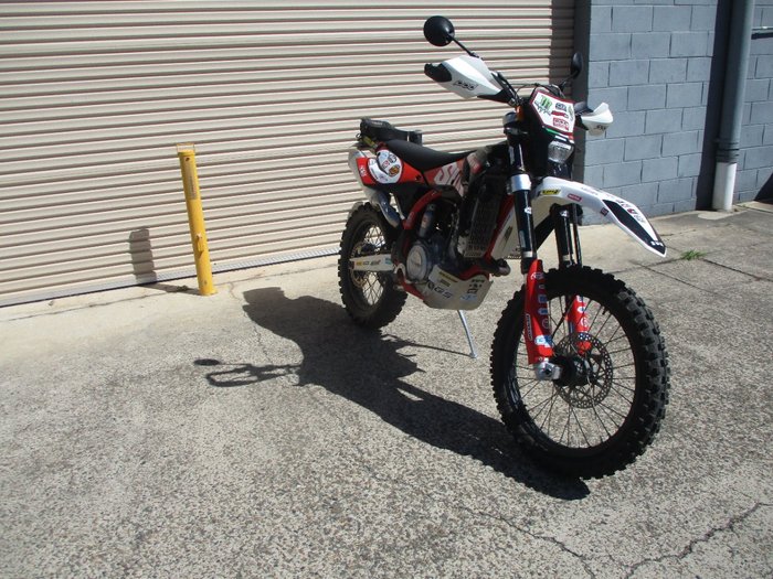 2018 SWM RS 500 R RED