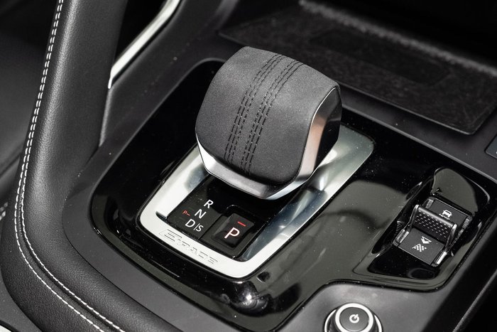 2024 Jaguar E-PACE P250 R-Dynamic SE