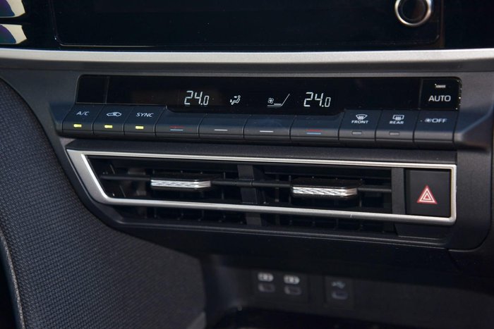 2024 Toyota Camry Ascent AXVH80R SILVER