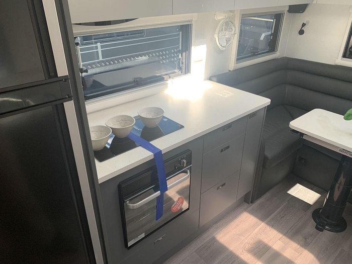 2025 Lotus Caravans Freelander Fr22cl 22'