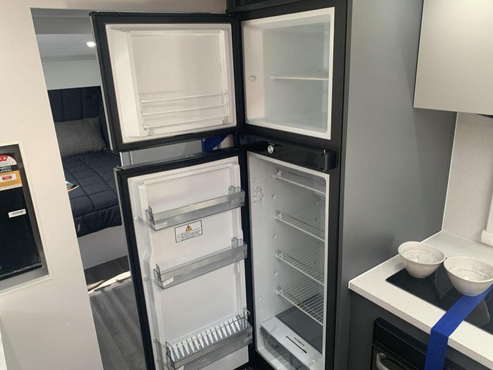 2025 Lotus Caravans Freelander Fr22cl 22'