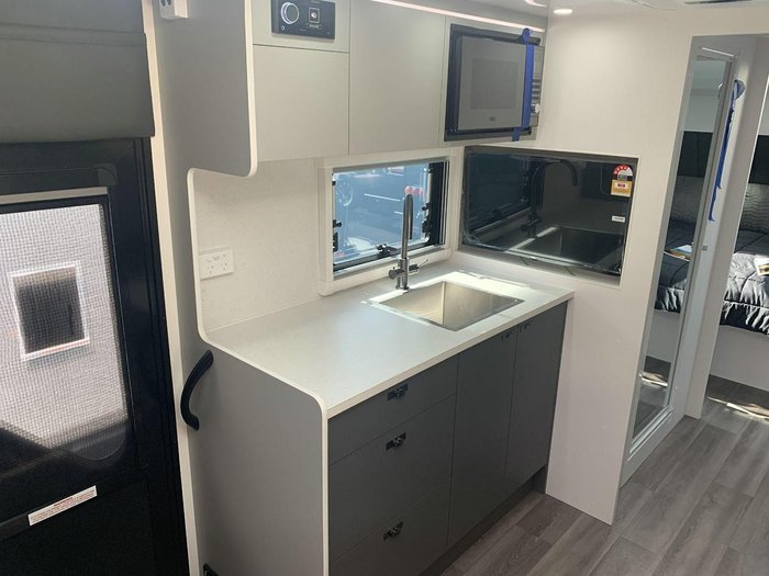 2025 Lotus Caravans Freelander Fr22cl 22'