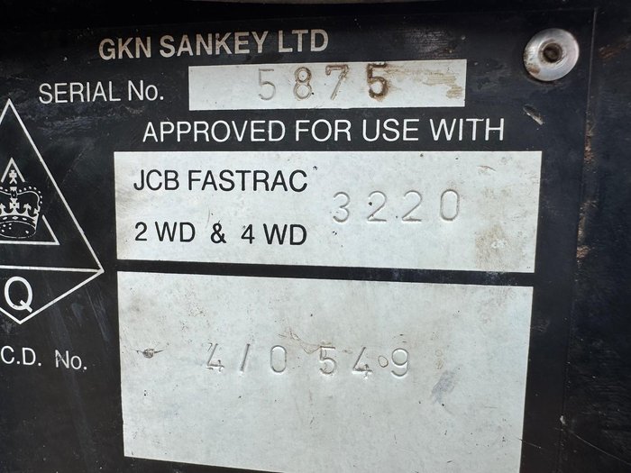 2005 JCB 3220