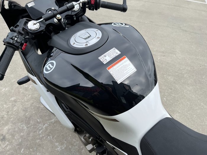 2025 CFMOTO 2025 CF MOTO 500CC 500SR VOOM ABS NEBULA WHITE