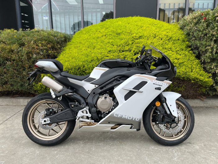 2025 CFMOTO 2025 CF MOTO 500CC 500SR VOOM ABS NEBULA WHITE