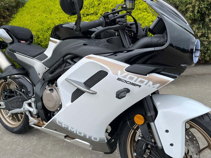 2025 CFMOTO 2025 CF MOTO 500CC 500SR VOOM ABS NEBULA WHITE