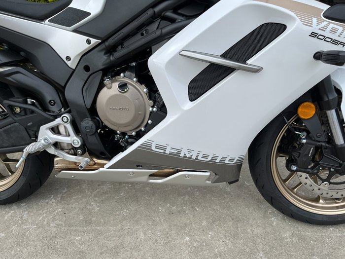 2025 CFMOTO 2025 CF MOTO 500CC 500SR VOOM ABS NEBULA WHITE