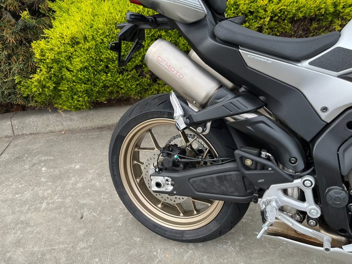 2025 CFMOTO 2025 CF MOTO 500CC 500SR VOOM ABS NEBULA WHITE