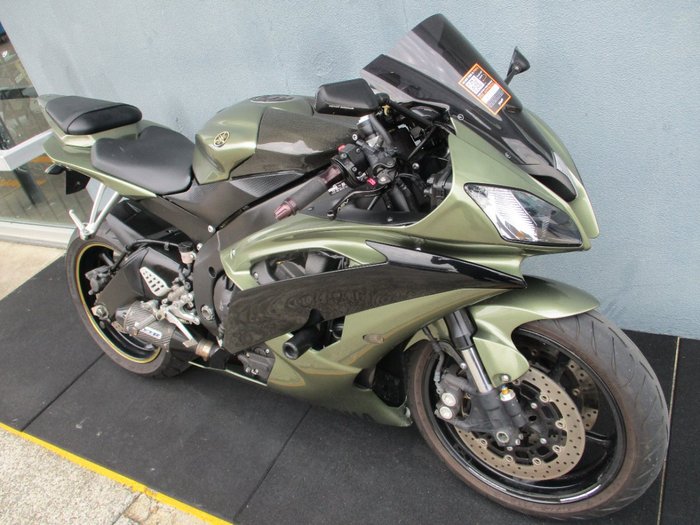 2010 Yamaha YZF-R6 GREEN