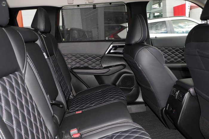 2025 Mitsubishi Outlander PHEV Exceed