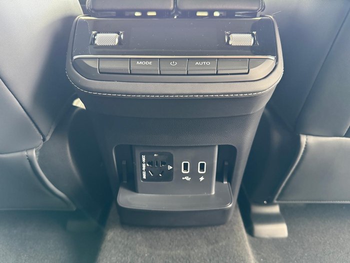 2025 LDV D90 Executive