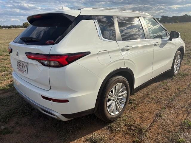 2025 Mitsubishi Outlander LS