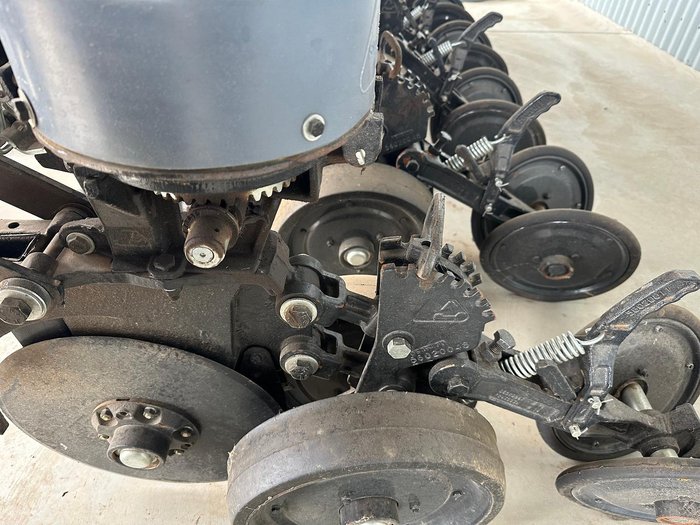 0 Semeato Pd 17 - 3M 6 Row Double Disc Seeder With Front Coulters RED