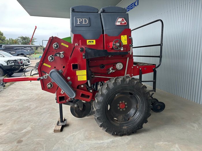 0 Semeato Pd 17 - 3M 6 Row Double Disc Seeder With Front Coulters RED