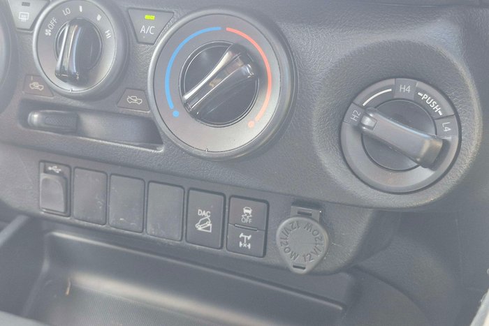 2020 Toyota Hilux SR