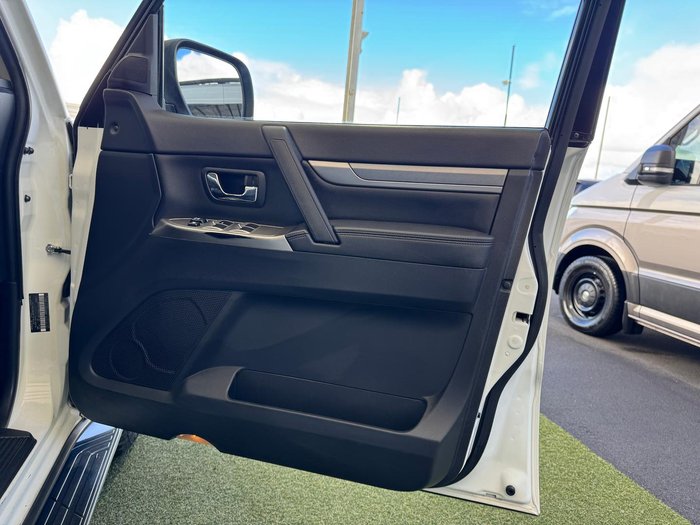 2020 Mitsubishi Pajero GLX