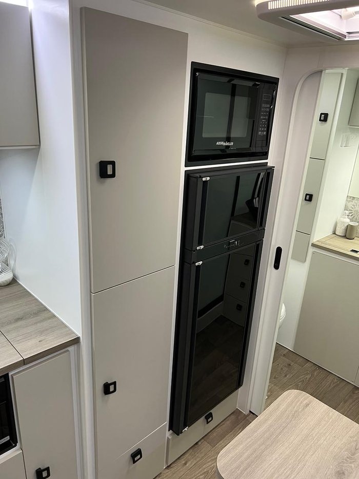 2025 Design RV Forerunner Van 5-2+ 21'