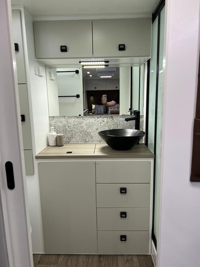 2025 Design RV Forerunner Van 5-2+ 21'