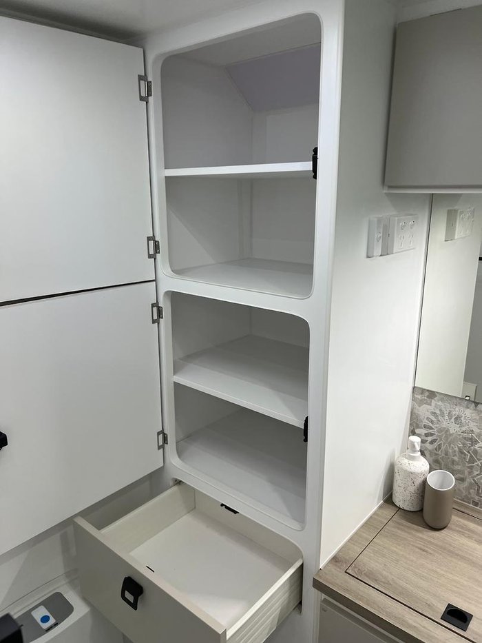 2025 Design RV Forerunner Van 5-2+ 21'